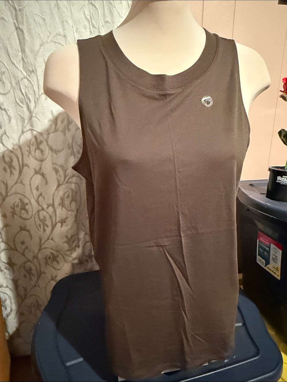 RW&CO. Brown Crewneck Sleeveless Tank